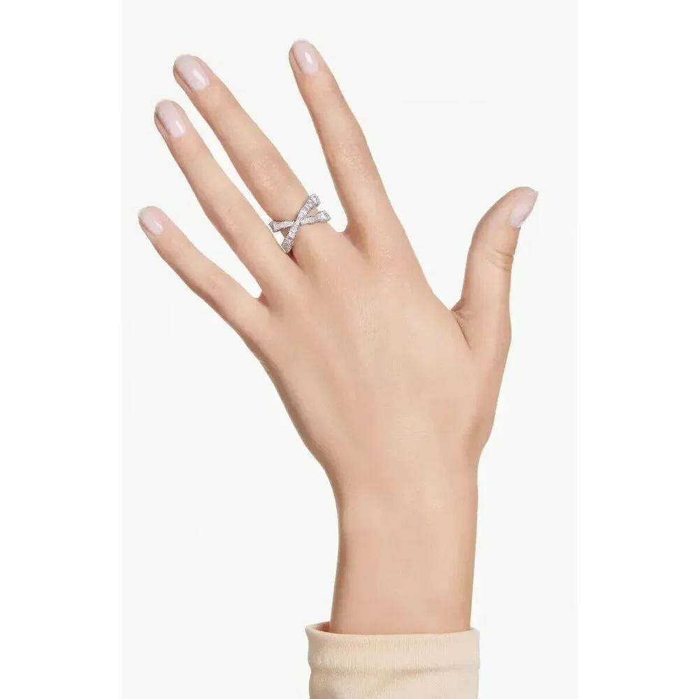 Swarovski Womens Fashion Square-Cut Hyperbola Cubic Zirconia Gem Twisted Ring